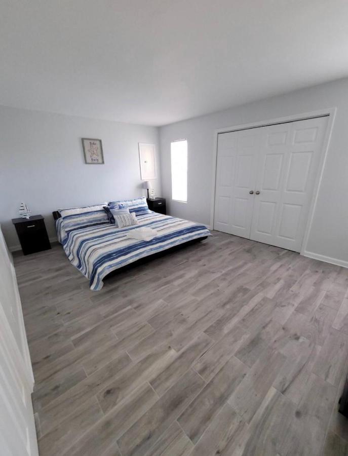 Apartment Penthouse On Private Beach Very Quit And Peaceful Near The Pier Newly Remodeled. *