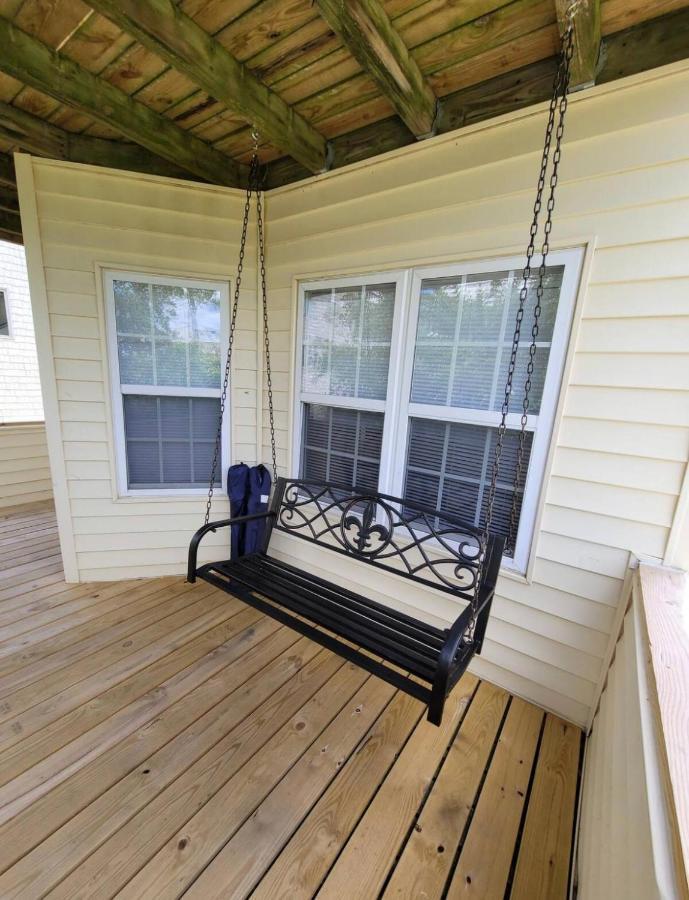 Penthouse On Private Beach Very Quit And Peaceful Near The Pier Newly Remodeled. Apartment *