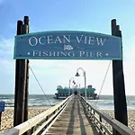 Penthouse On Private Beach Very Quit And Peaceful Near The Pier Newly Remodeled.